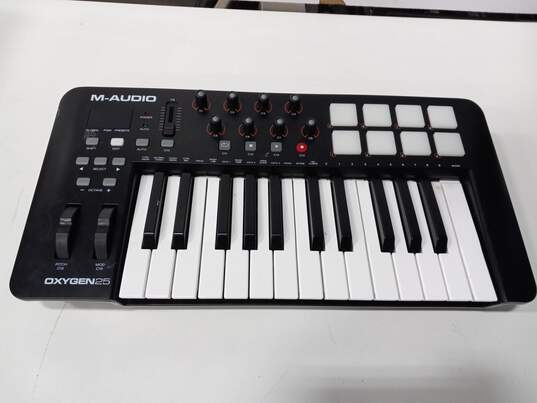 M-Audio Oxygen 25 USB MIDI Keyboard Controller in Box image number 2