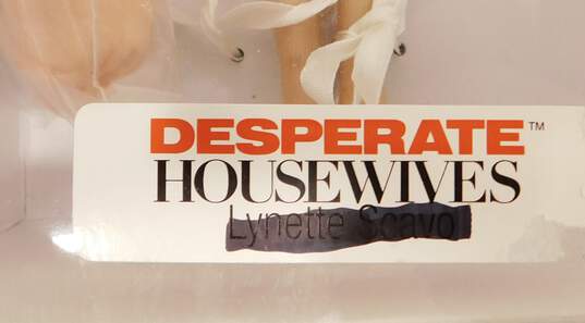 Madame Alexander Desperate Housewives Lynette Scavo 16 Inch Doll IOB image number 3