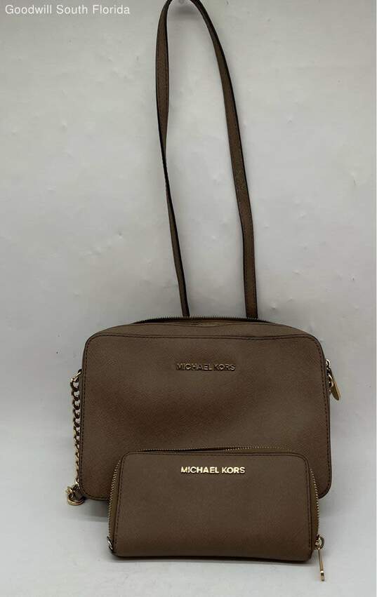 Michael Kors Womens Brown Leather Crossbody Purse With Zip-Around Wallet image number 2