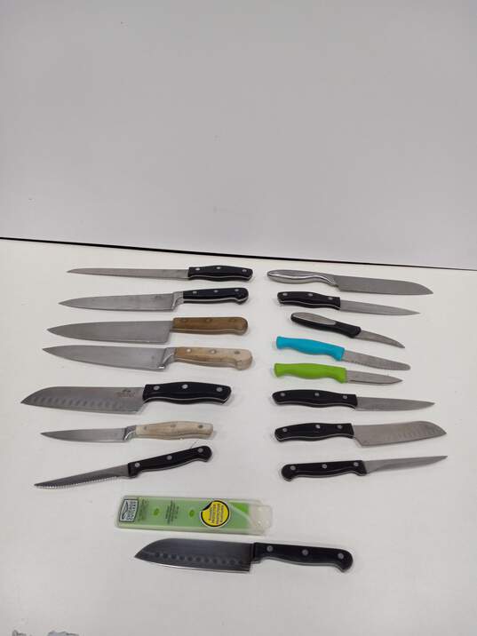 Lot of Sixteen Chicago Cutlery Knives image number 1