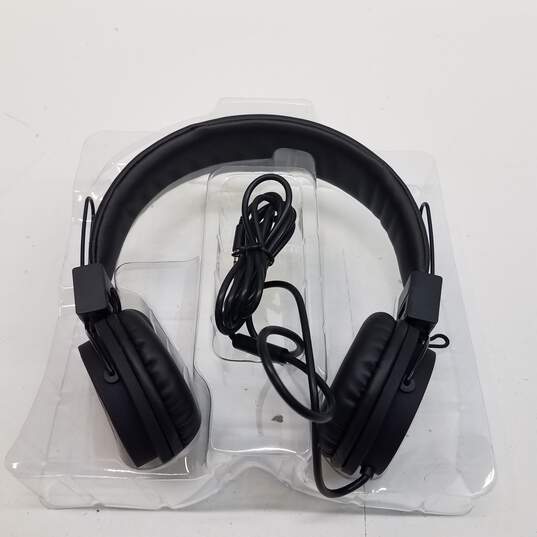 G By Guess Headphones Black On Ear Wired Headphones IOB image number 3