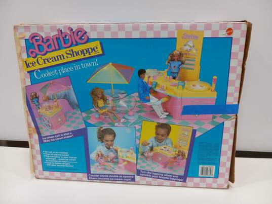 Vintage Barbie Ice Cream Shoppe Playset image number 8