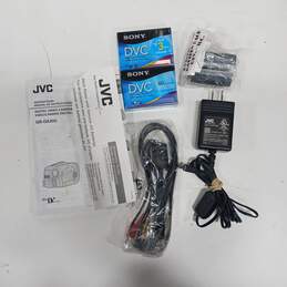 JVC Digital Video Camera GR-DA30 w/ Accessories IOB alternative image