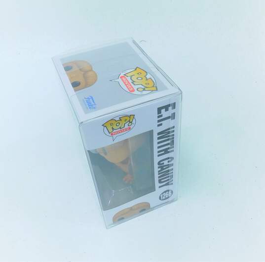 Funko Pop 1266 ET With Candy Walmart  Exclusive image number 3