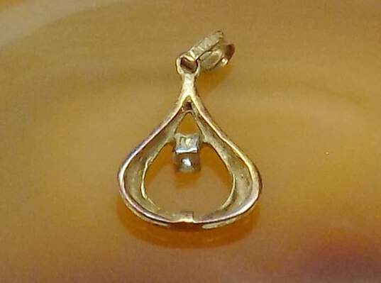 14K Yellow Gold Diamond Accent Pendant 0.9g image number 5