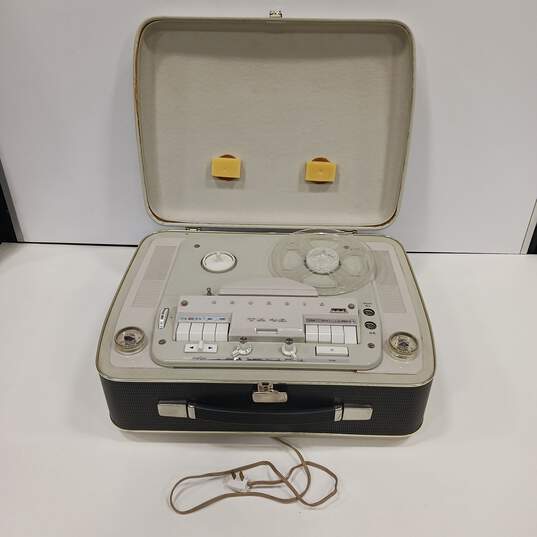 Vintage Grundig TK46 Tape Recorder image number 1