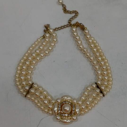 Bundle of Assorted Faux Pearl Fashion Costume Jewelry Pieces image number 4
