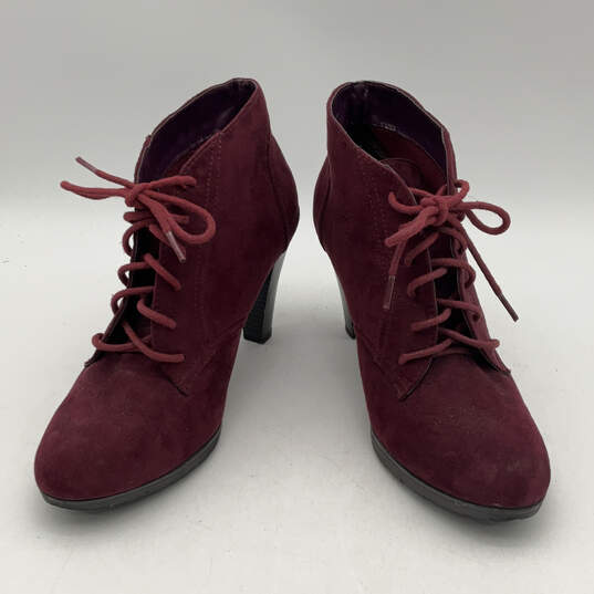 Womens Red Suede Round Toe Lace-Up Heeled Ankle Booties Size 9 M image number 2