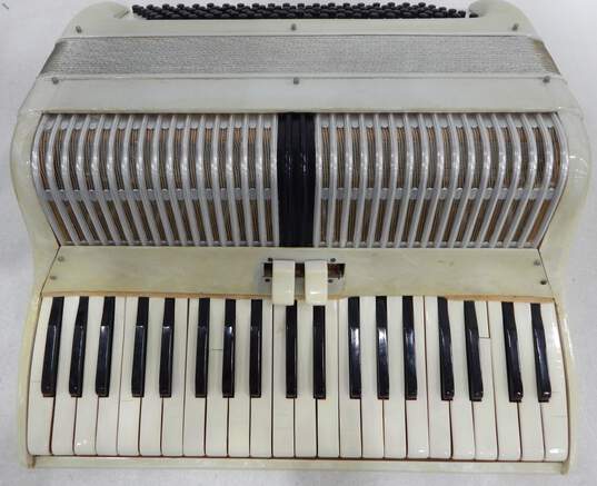 Unbranded Italian 41 Key/120 Button White Accordion w/ Case (Parts and Repair) image number 3