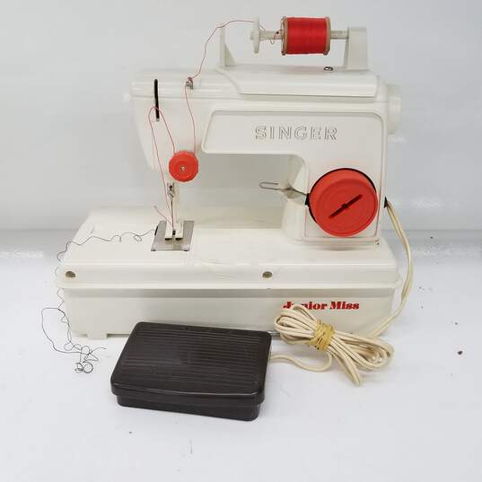 Singer Junior Miss Mini Sewing Machine Untested image number 2