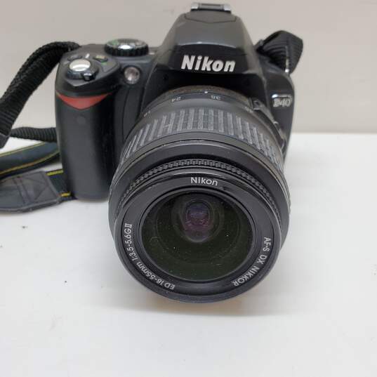 Nikon D40 6.1MP Digital SLR Camera w/ 18-55mm f3.5-5.6G II Zoom Lens image number 2