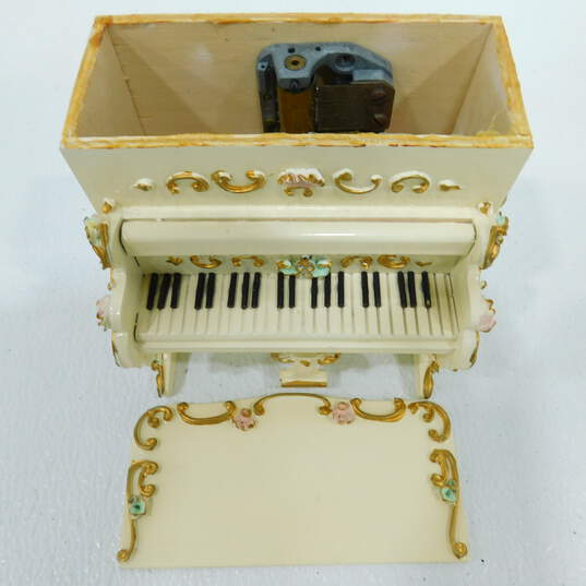 Vintage Spielwaren Szalasi Rococo Dollhouse Music Box Piano W/ Pink Velvet Stool image number 3