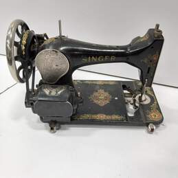Vintage Singer Sewing Machine alternative image