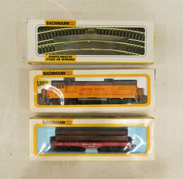 Vintage Bachmann HO Scale Train Cars with Power Pack + Tracks IOB alternative image