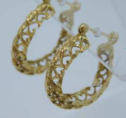 14K Gold Etched Open Hearts Scrolled Hoop Earrings 3.7g alternative image
