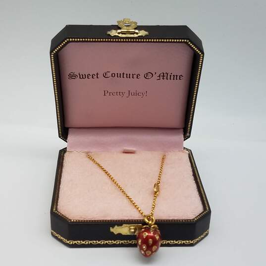 Juicy Couture W/Box Gold Tone Multi Color 1 2/8 Inch Strawberry Pendant on 15.5 Inch Necklace 10.0g image number 5