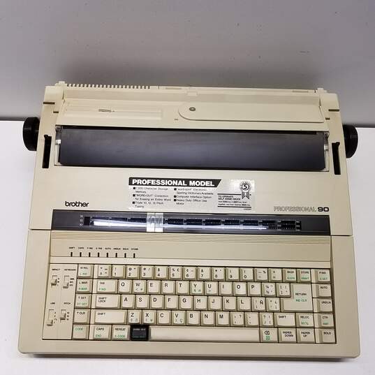 Brother Professional 90 Electronic Typewriter image number 3