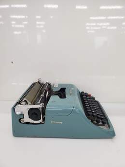 VTG Olivetti Underwood Studio 44 Manual Typewriter alternative image