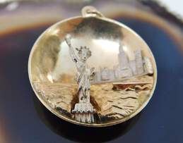 Vintage 14K Two Tone Gold Statue Of Liberty New York Skyline Disc Pendant 10.0g
