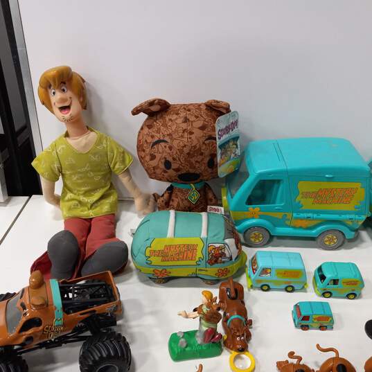 Scooby Doo Collectibles Bundle image number 4