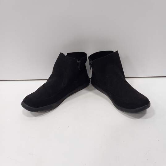 Bearpaw Black Suede Looking Microfiber Piper Lightweight Boots Size 10 image number 2