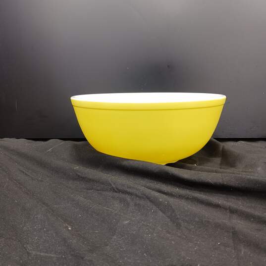 Two Vintage Pyrex Yellow Mixing Bowls image number 5