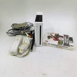 Nintendo Wii  w/2 Games and 1Controller and nunchuk