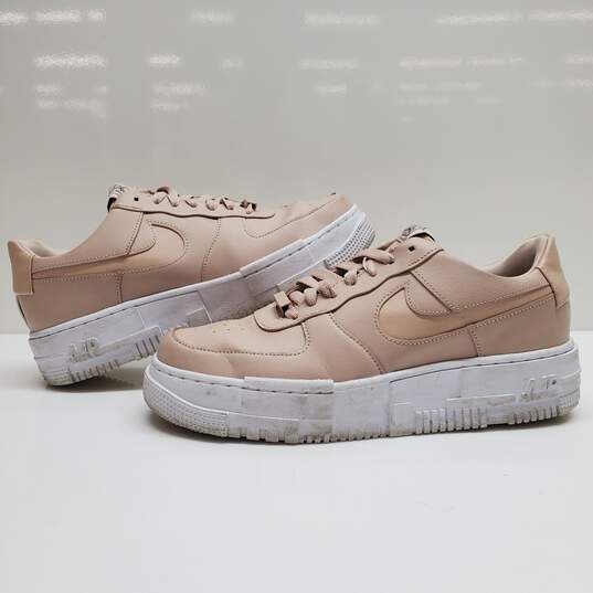 2021 WOMEN'S NIKE AIR FORCE 1 PIXEL 'PARTICLE BEIGE' CK6649-200 SIZE 10.5 image number 1