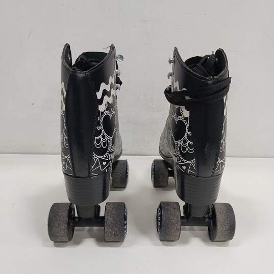 Skate Gear Black Graphic Pattern Lace-Up Roller Skates Size 7 image number 3