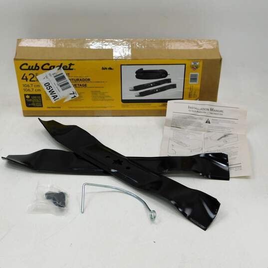 Cub Cadet 42in. Mulching Kit 19A70041100 Cutting Deck Accessory New In Box image number 1