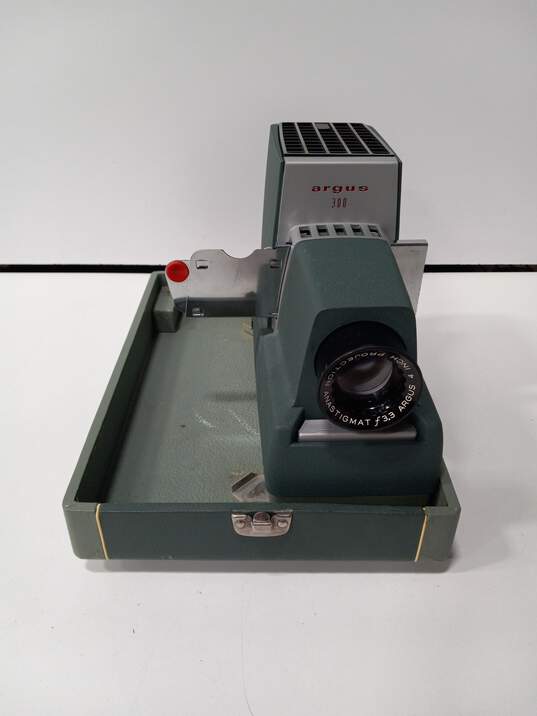 Argus 300 Projector w/Case and Accessories image number 3
