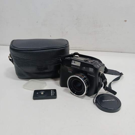 Olympus C-5060 5.1MP Digital Camera w/ Case image number 1