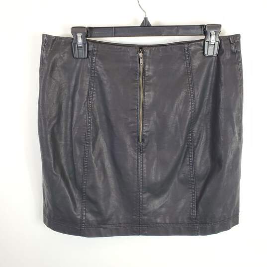 Free People Women Black Faux Leather Skirt Sz 12 image number 2
