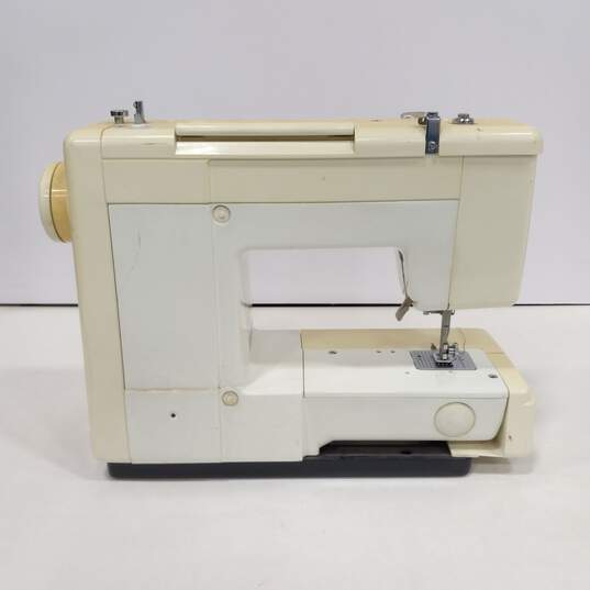 Brother VX810 Sewing Machine image number 4