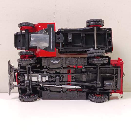 Pair of Ertl Collectibles Texaco Die Cast Replica Cars image number 4