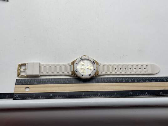 Womens Gold White Water Resistant Bezel Ring Analog Wristwatch 68.9g image number 7