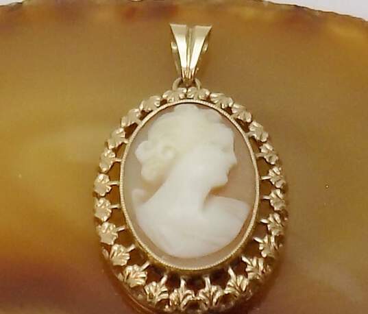 Vintage 14K Yellow Gold Carved Shell Cameo Pendant 3.5g image number 5