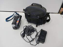 Sony Handycam Video Camera Recorder 8mm CCD-TR916 with Charger & Carry Case
