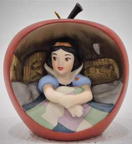 Walt Disney Classics - Snow White Apple Orn - Sweet -  in Box w/COA #4009983 alternative image