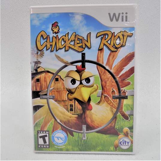 Nintendo Wii W/ 2 Controllers 3 Games 1 Nunchuk Chicken Riot image number 10