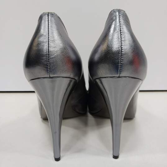 Womens Silver Leather Slip On Pointed Toe Stiletto Pump Heels Size 10M image number 4