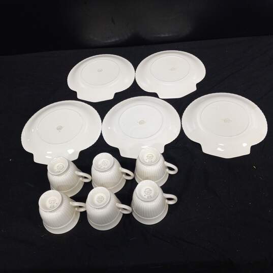 Wedgwood Edme Nautilus Shell 9" Plates and Teacups image number 5