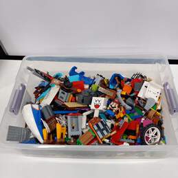 9lbs Lot of Assorted Building Toy Bricks alternative image
