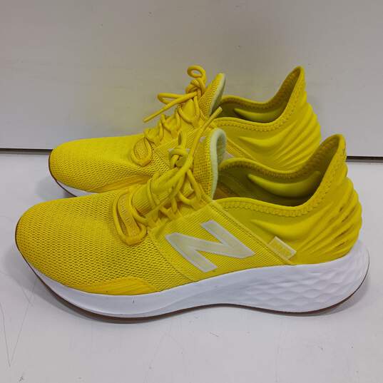 Women's New Balance WR0AVJC Yellow Shoes Sz 7.5 image number 1