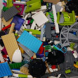 & pound Bundle Of Assorted Lego's alternative image