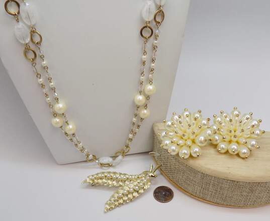 Vintage & MOD Faux Pearl Jewelry Set 77.3g image number 2