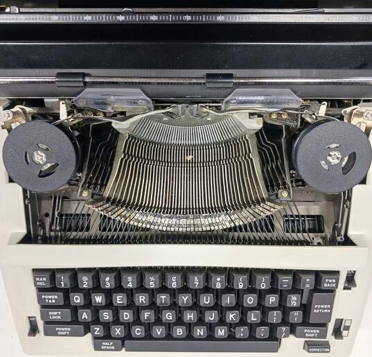 Royal Aristocrat Typewriter & Case image number 8