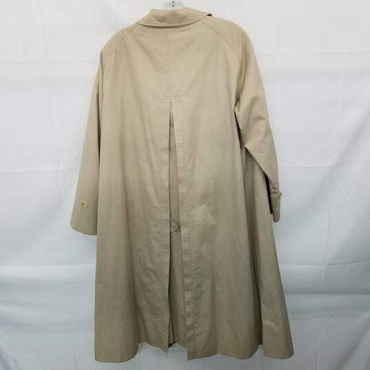 AUTHENTICATED Burberrys Mens Beige Trench Coat w Wool Liner image number 2