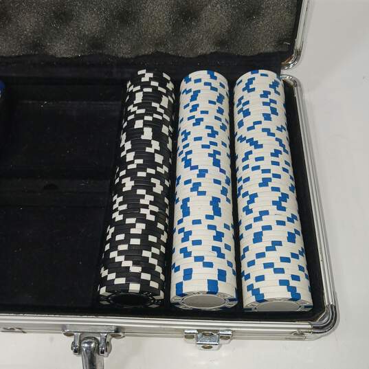 Poker Set in Metal Carry Case image number 5