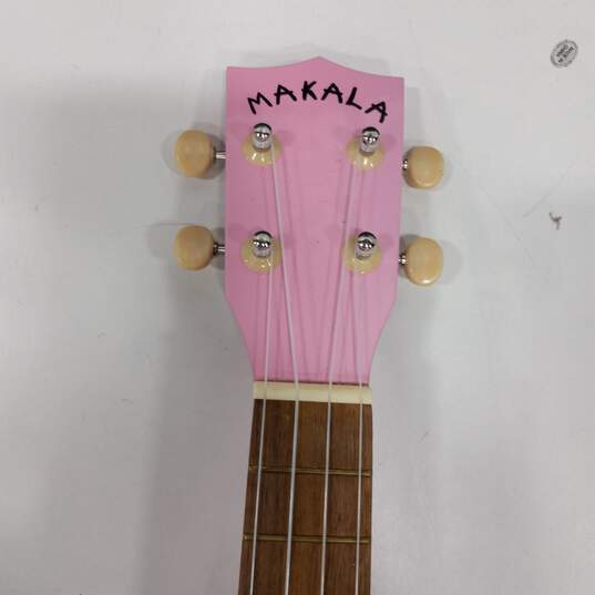 Makala Pink Dolphin Soprano 4-String Pink Acoustic Ukulele image number 2
